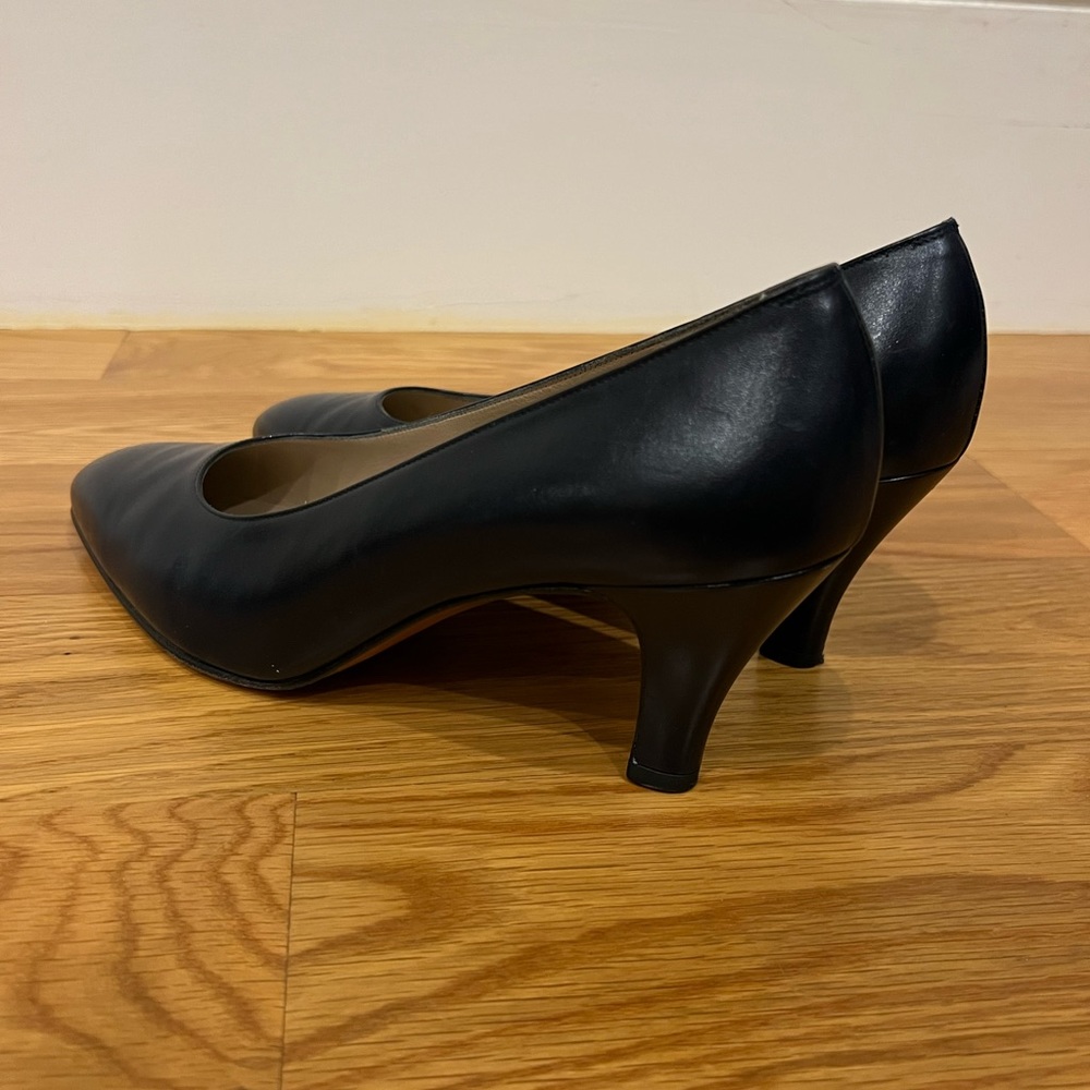 Vintage ferragamo heels in really great used condition! - Picture 7 of 8
